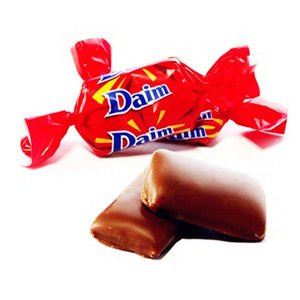 daim-%e8%84%86%e6%9d%8f%e4%bb%81%e7%84%a6%e7%b3%96%e5%a4%be%e5%bf%83%e7%89%9b%e5%a5%b6%e5%b7%a7%e5%85%8b%e5%8a%9b-1